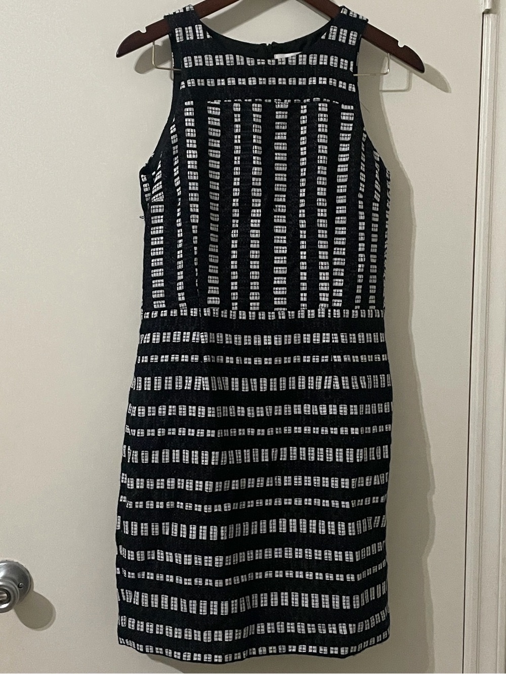 Talking French Antwerp Black & White Tweed Sleeveless Sheath Dress Size 38 / US